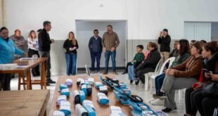 Vecinos de Rivadavia recibieron sus lentes gratuitos a través del programa “Ver para seguir aprendiendo”