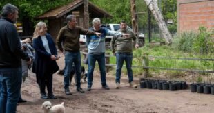 Rivadavia entregó plantas nativas al Instituto América y al Complejo Ecológico